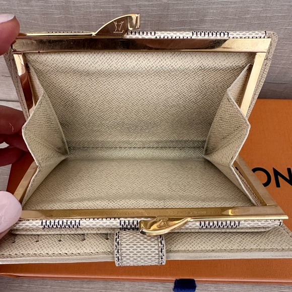 Louis Vuitton Damier Azur Kiss Lock Wallet - Rare with LUV Dust Bag - Picture 4 of 9